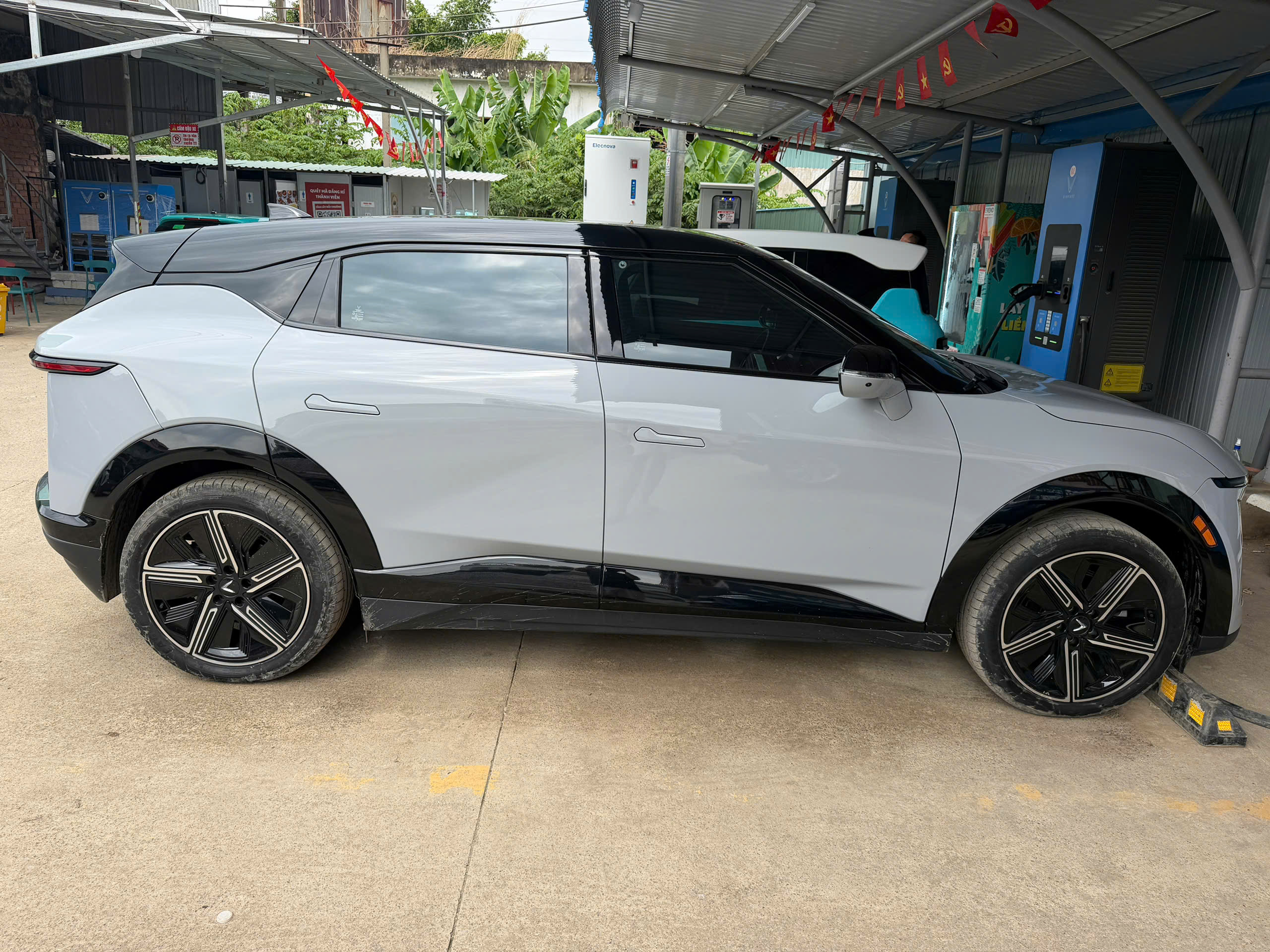 VinFast VF7 Plus 2 Cầu